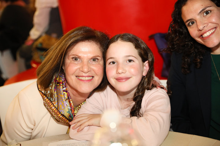 Professor Myriam Ben-Arush and her granddaughter at the ceremony. Photography: Pioter Fliter, Rambam HCC