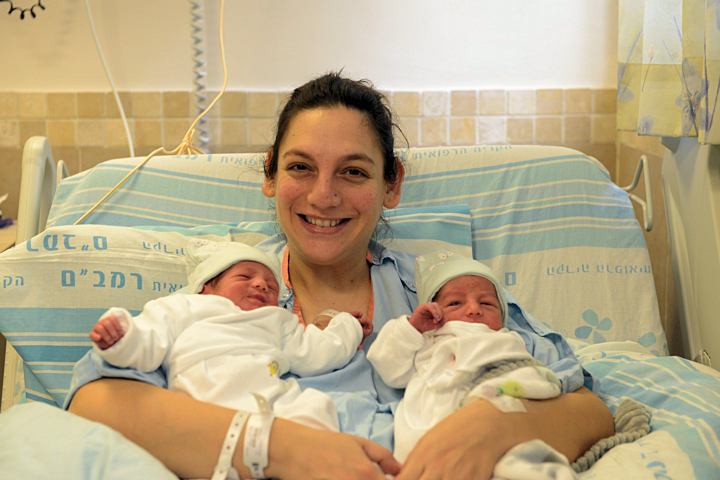Natalie Taviv with her twins. Photography: Rambam HCC