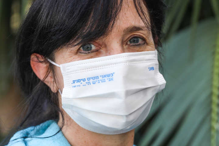 Sharon Krauss, Deputy Head Nurse in Rambam’s Department of Internal Medicine D, wearing a mask in memory of Lieutenant Nir Lakrif. Photography: Rambam HCC
