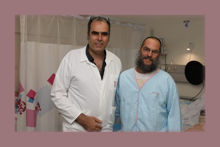 L-R: Dr. Eytan Abergel and Yotam Yonatan after the catheterization procedure. 
Photography: Rambam HCC
