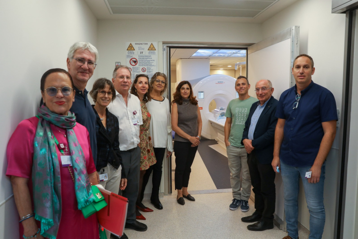 L-R Dr. Esty Golan, Dr. Ayelet Eran, Prof. Miki Halberthal, Dr. Anat Ilivitzki, Prof. Ron Robin and Roee Avraham with University of  Haifa researchers.
Photography: Rambam HCC