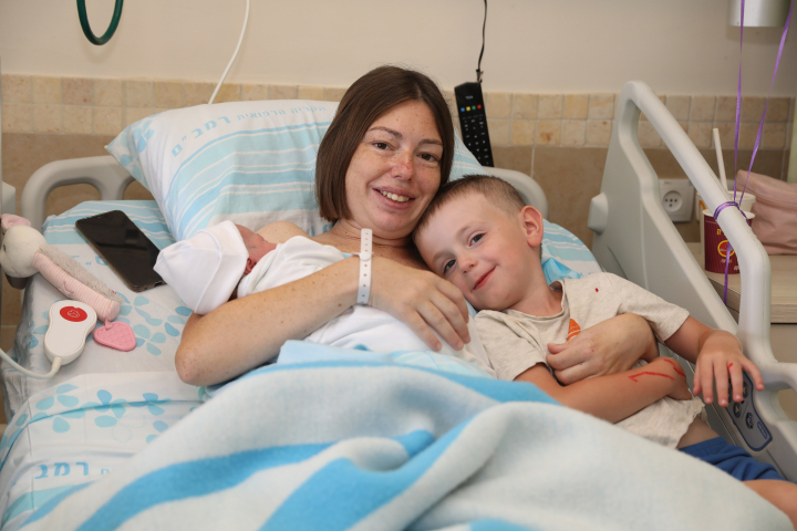 Vicky Shastoplov with her four-year-old son Arik and baby Alice in the maternity ward at Rambam HCC. Photography:  Rambam HCC