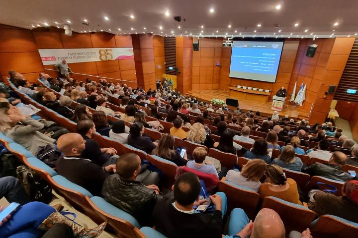 בתמונות: הרצאתו של פרופ' גיל בולוטין בפני אולם המלא מפה לפה