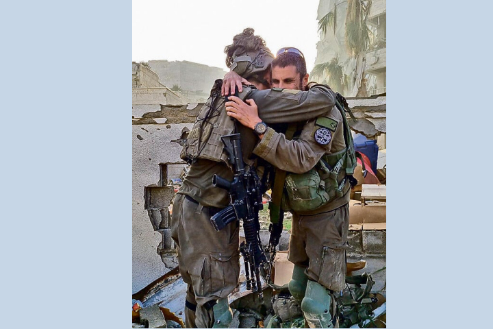 Serving in the IDF, father and son meet in Gaza. Photography: Courtesy of the Shechter family.