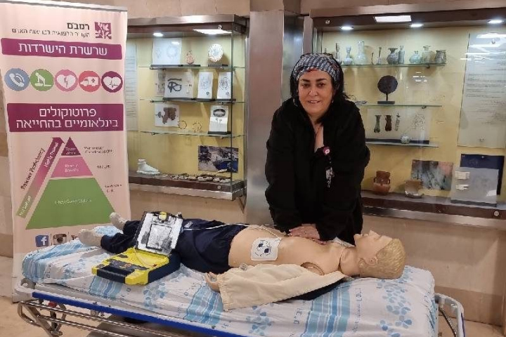 Rambam nurse Ilana Siman-Tov Doodles demonstrates CPR on National Defibrillator Awareness Day. Photography: Rambam HCC