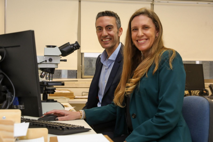 Dr. Lilach Kapon and Dr. Shahar Shelly in the Clinical Immunology Laboratory at Rambam. Photography: Rambam HCC