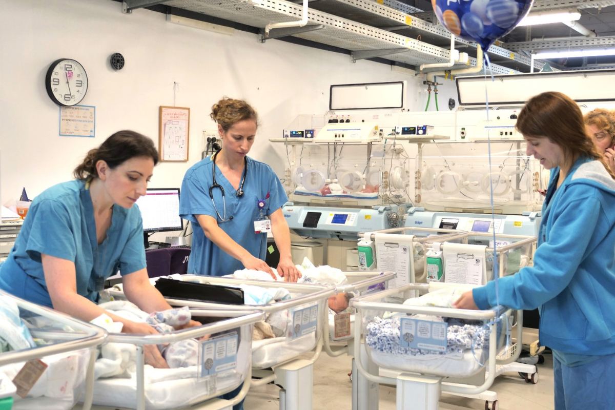 בתמונה: יחידת הילודים (התינוקייה) בבית החולים התת קרקעי ברמב"ם. צילום: הקריה הרפואית רמב"ם.