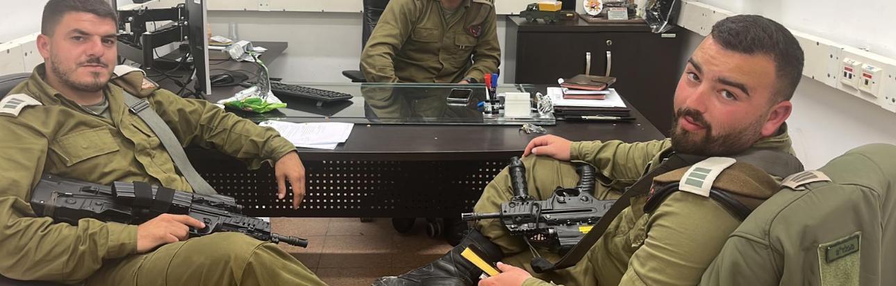 בתמונה: רז פרץ ז"ל (מימין) ורם מלמה, בזמן השירות הצבאי. 