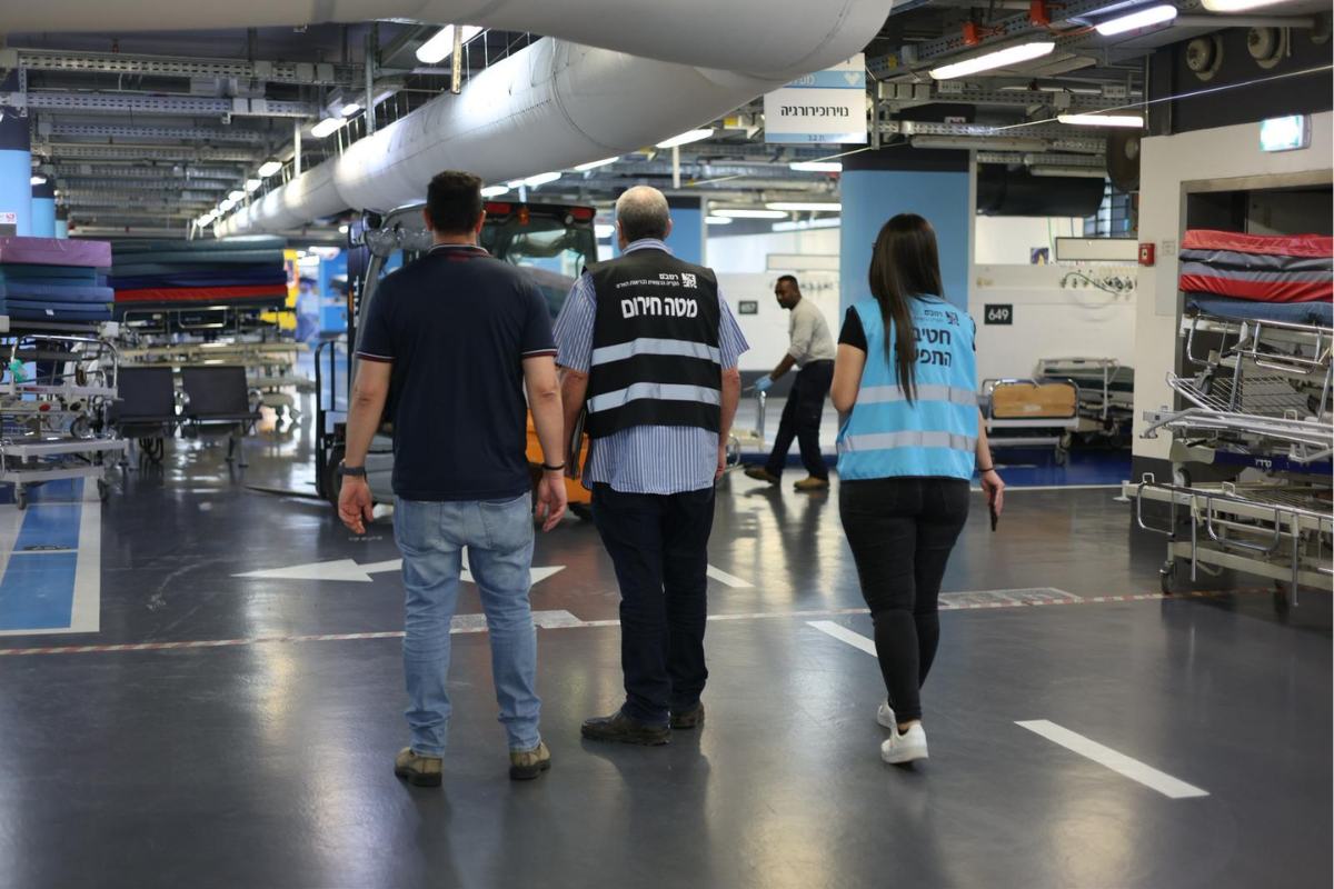 בתמונה : החלה העברת המאושפזים לבית החולים התת-קרקעי.  צילום: הקריה הרפואית רמב"ם.