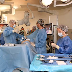 Pictured: One of the kidney surgeries performed at Rambam.
Photographer: Pioter FliterPhotographer: Pioter Fliter