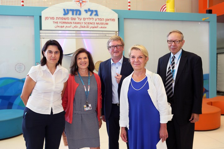​בתמונה: מארגני הכנס ושני המרצים הבכירים שהגיעו מחו"ל. 
צילום: פיוטר פליטר.
צילום: פיוטר פליטר. ​
