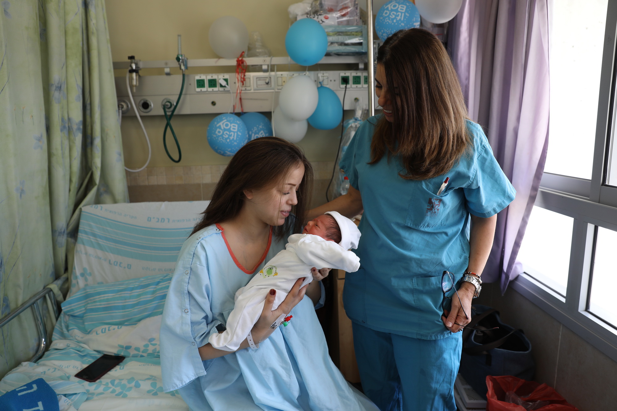 בתמונה: לינה סוואד ובנה ברמב"ם.
צילום: זיו קורן. 
