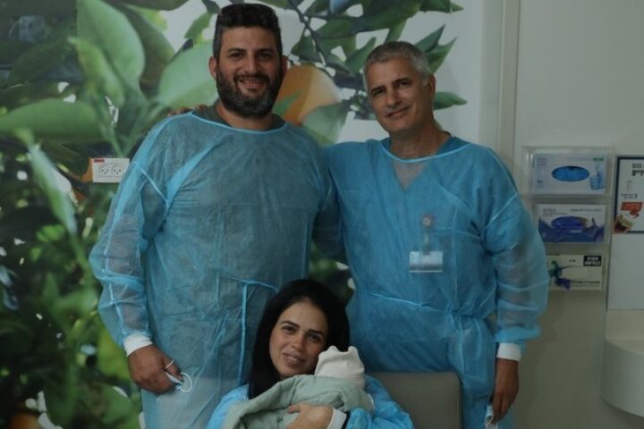 Photo: The Eliyahu Family after the birth of their son. Photography: Courtesy of the family

