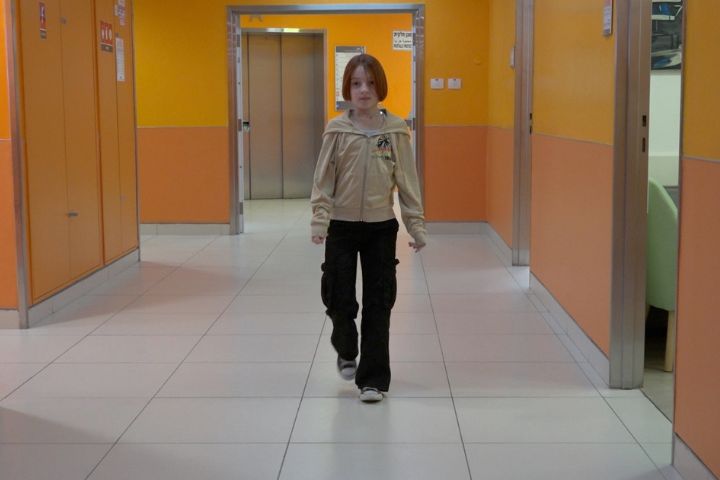 בתמונה: סופיה בביקורת אצל פרופ' אידלמן לפני ימים ספורים. צילום: הקריה הרפואית רמב"ם
