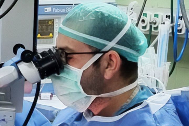 Photo: Dr. Alex Munteanu during a hand microsurgery procedure. Photography: Rambam HCC
