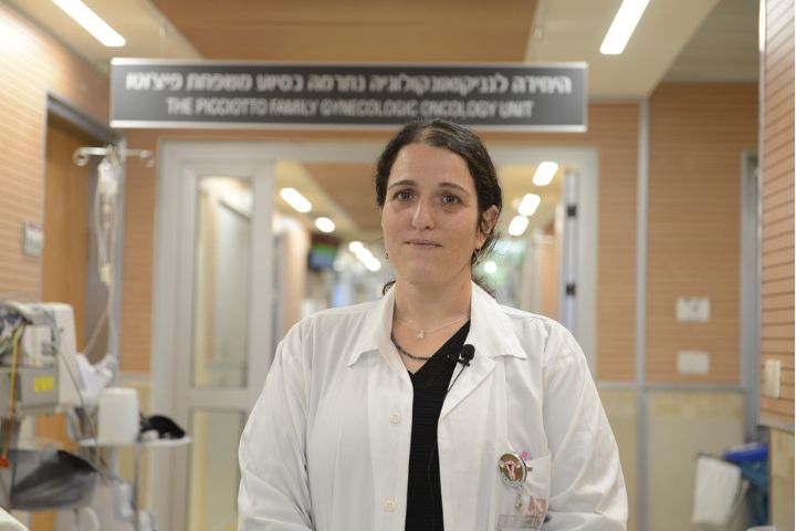 בתמונה: ד"ר רויטל לינדר, אחראית על מרפאת צוואר הרחם ברמב"ם. צילום: הקריה הרפואית רמב"ם.
